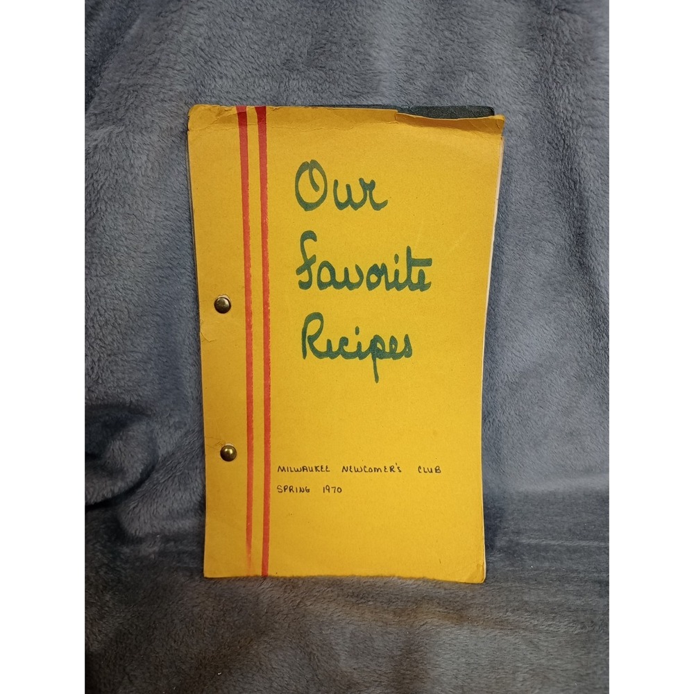 Milwaukee Newcomer's Club Cookbook Hand Typed 1970 Booklet Local Recipe Book